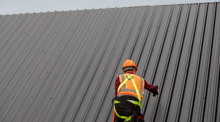 Professional gutter cleaning in Fort Blackmore, VA